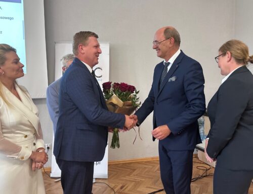 Burmistrz Ponieca z absolutorium oraz wotum zaufania